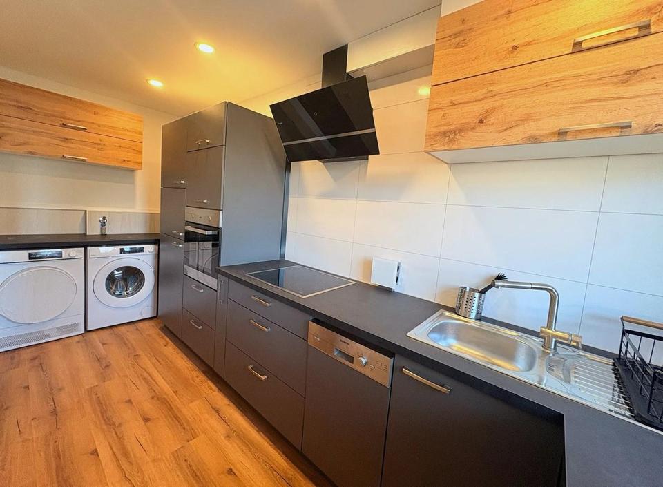 Moderne 3,5-Zimmer-Maisonette möbliert mit Heimkino, Wallbox & Klimaanlage – Bild 6