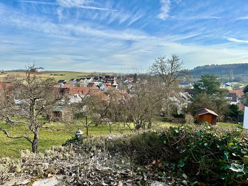 Spacious 150 m² Apartment with Stunning Green Views & Swabian Alb Panorama