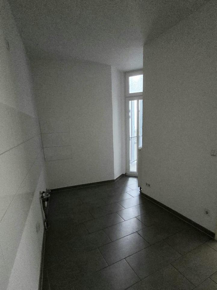 4- Zimmer-Wohnung – saniert mit Balkon, Fußbodenheizung und Gästebad – Bild 3