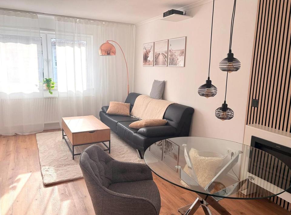 Moderne 3,5-Zimmer-Maisonette möbliert mit Heimkino, Wallbox & Klimaanlage – Bild 2