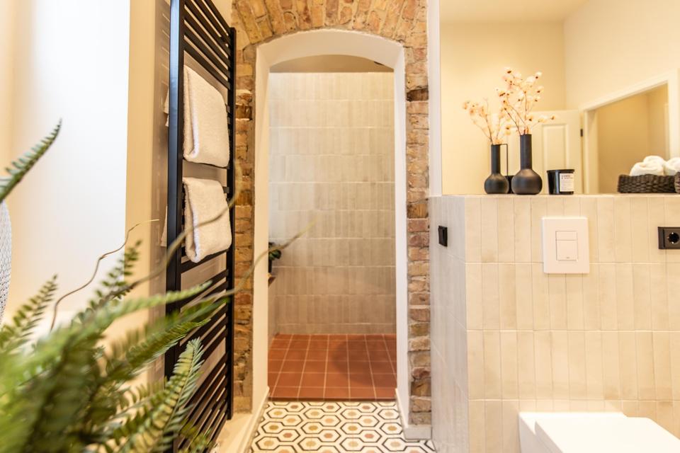 Stilvoller Altbau-Traum in bester Lage in Berlin-Mitte 2,5 Zimmern und luxuriösem Interior-Konzept – Bild 13