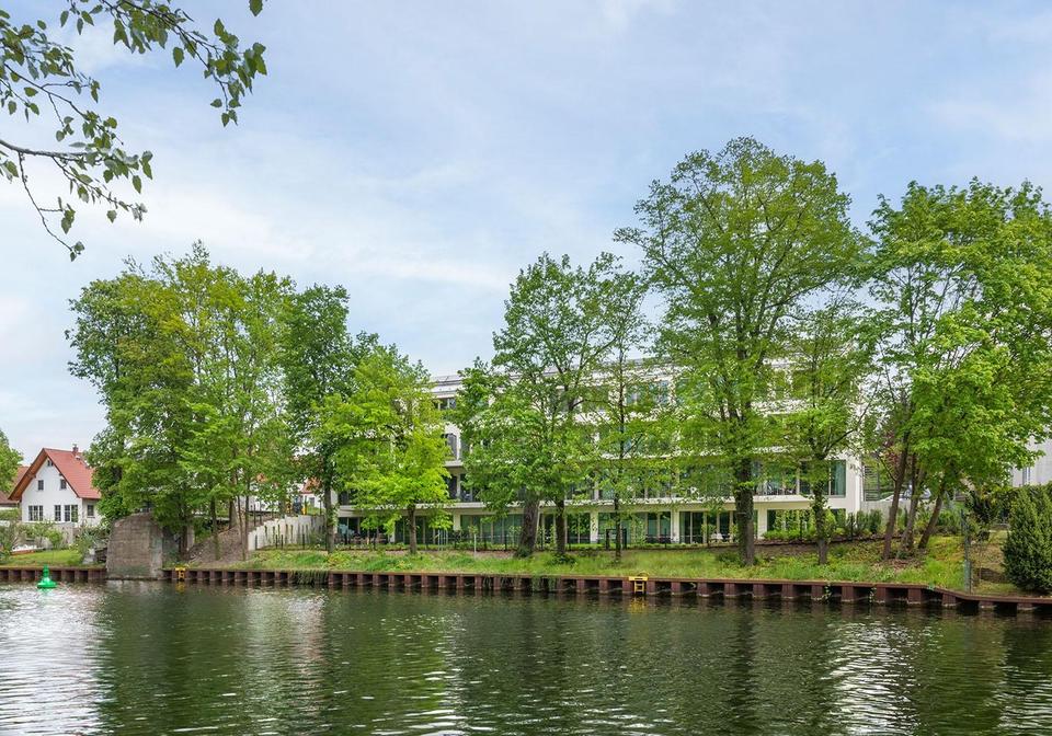 Moderne 2-Zimmer mit Wasserblick nahe Tesla – Bild 2