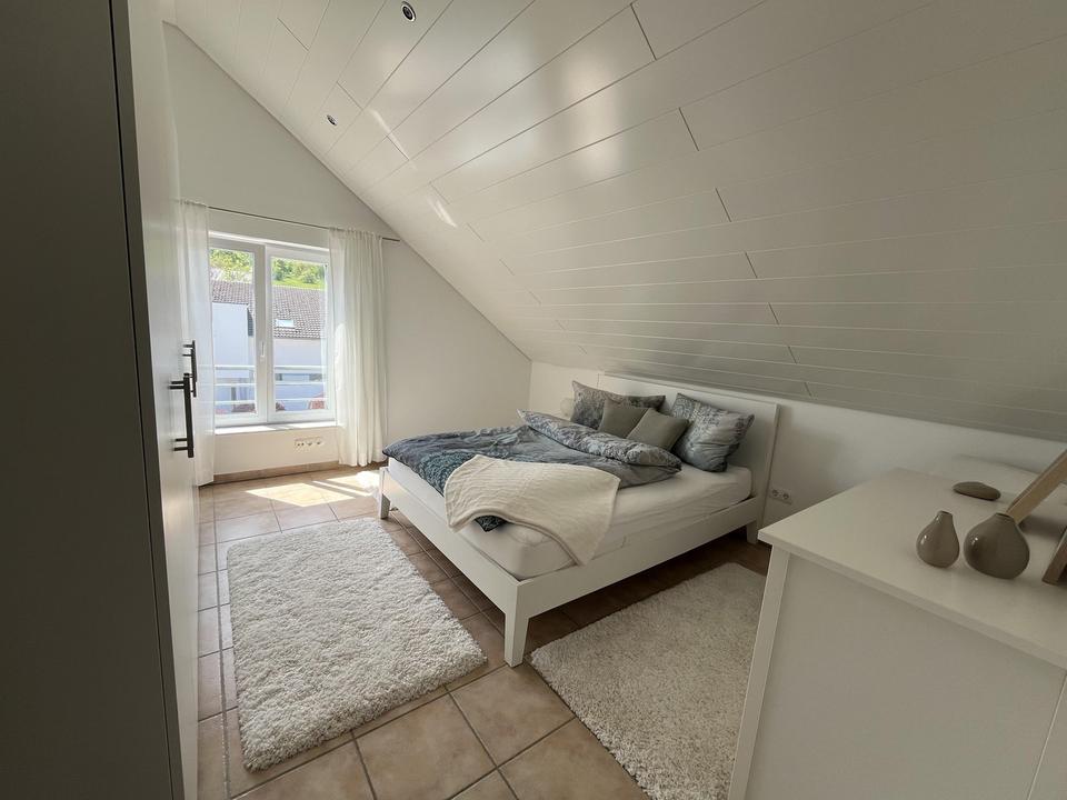 Stilvolle Maisonette-Wohnung mit Panorama-Flair – Wohnen auf zwei Ebenen – Bild 15