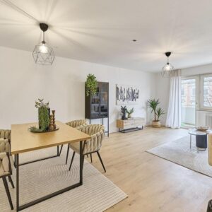 Provisionsfreie, großzügig geschnitten, frisch renovierte 3-Zimmer-Wohnung