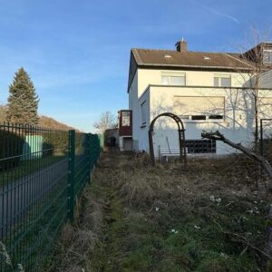 2 Familien Haus für Sanierer auf großem Gartengrundstück