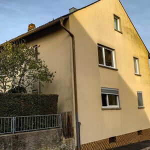 Großzügiges Zweifamilienhaus mit ausgebautem DG, 10 Zimmer, 2 Garagen – ideal für Mehrgenerationen