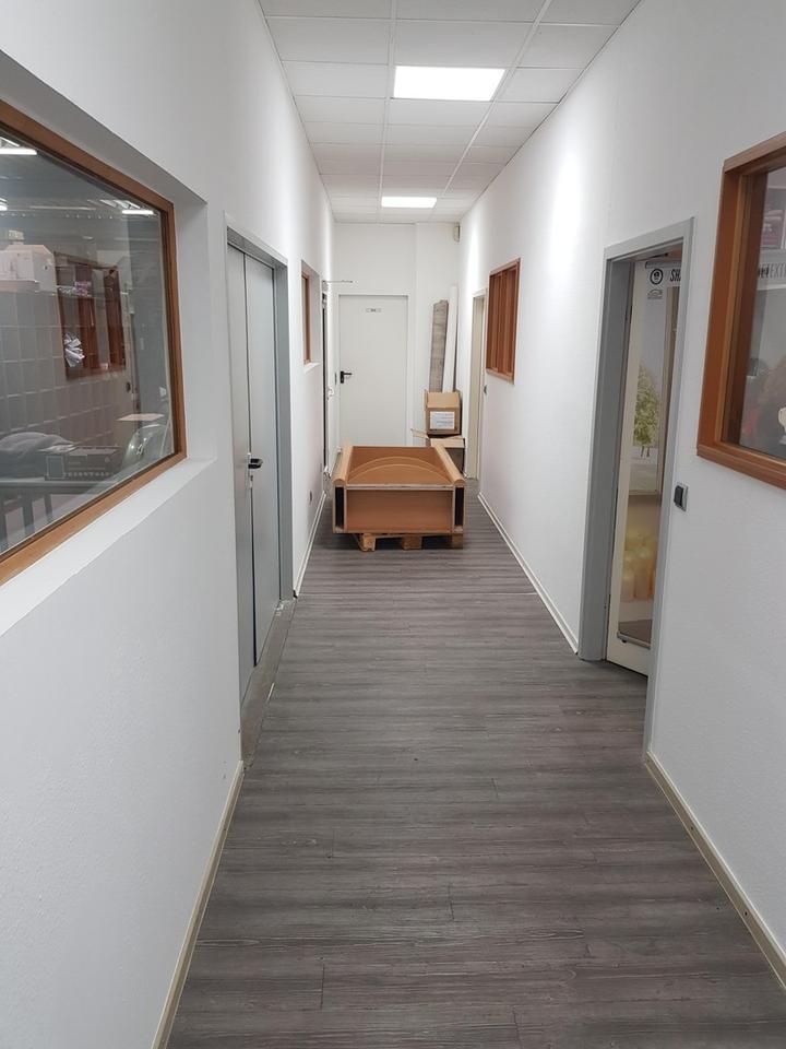 Flachdachhalle, Büros – Bild 21