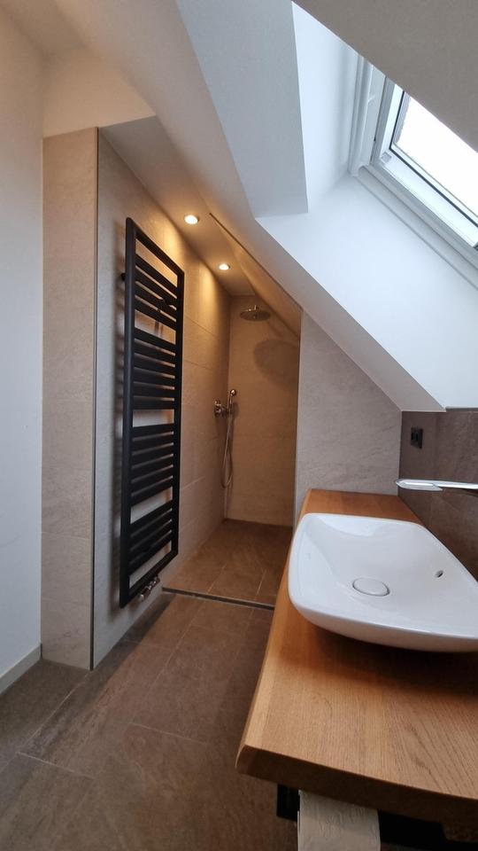 28.03 Besichtigung - Helle Maisonettewohnung mit Dachterrasse in der Innenstadt – Bild 4