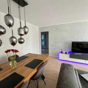 Bezugsfertige 3-Zi.-Wohnung in Gomaringen, top renoviert, Balkon, TG & Aufzug