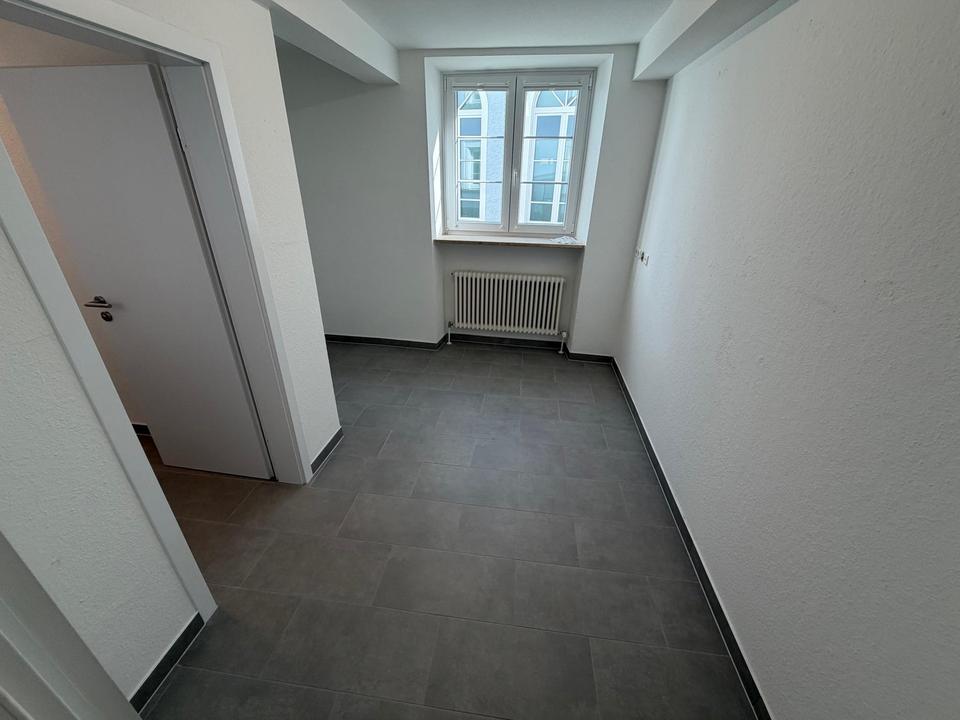 Wunderschöne kernsanierte Büroräume/Praxis mit 5 Zimmer im Erdgeschoss – Bild 6