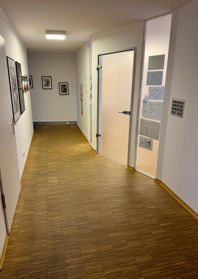 Moderne, helle Büro-/ Praxiseinheit mit Terrasse und separatem Eingang - provisionsfrei