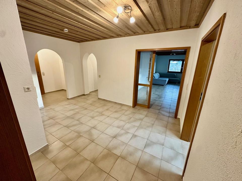 Spacious 150 m² Apartment with Stunning Green Views & Swabian Alb Panorama – Bild 9