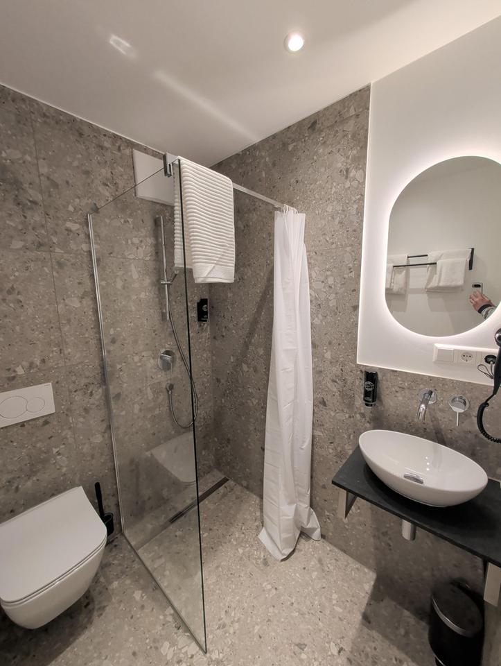 Neubauapartment mit Balkon. Super Anbindung. – Bild 4