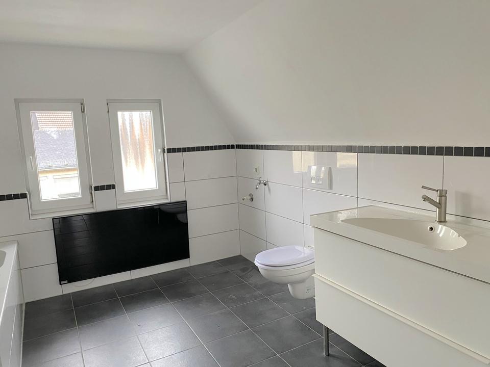 Wohnen mit Blick auf den Dillturm -Dillenburg 3ZKB Dachgeschosswohnung – Bild 5