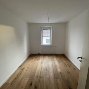 WG - geeignete 2 & 3 Zimmer-Wohnungen - kernsaniert mit Einbauküche