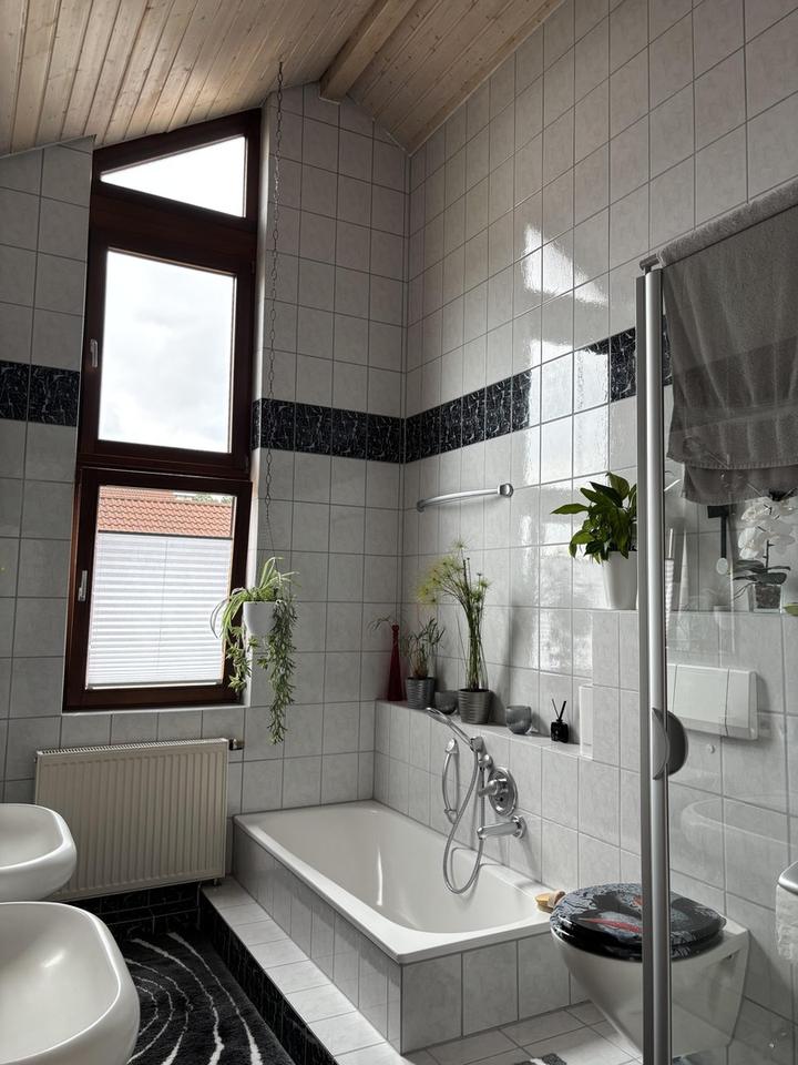 Gepflegte Doppelhaushälfte mit 2 separaten Wohneinheiten und Studio in ruhiger Lage, 30er Zone – Bild 24