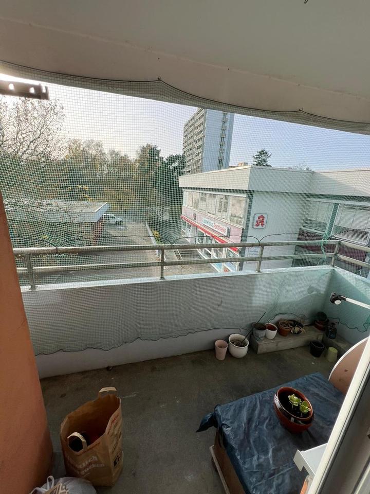 Helle 3-Zimmer-Wohnung mit Balkon direkt an der U-Bahn – Bild 9