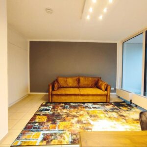 Hell, möbliert und mitten im Geschehen