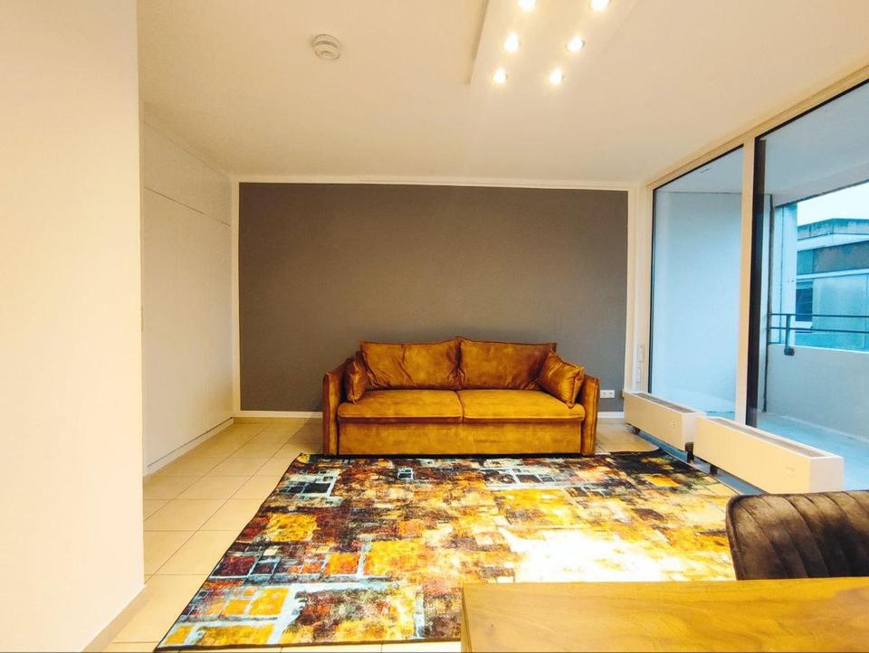 Hell, möbliert und mitten im Geschehen