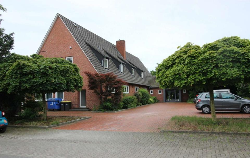 Bürohaus + Praxisräume + Wohnung+ Baugrundstück