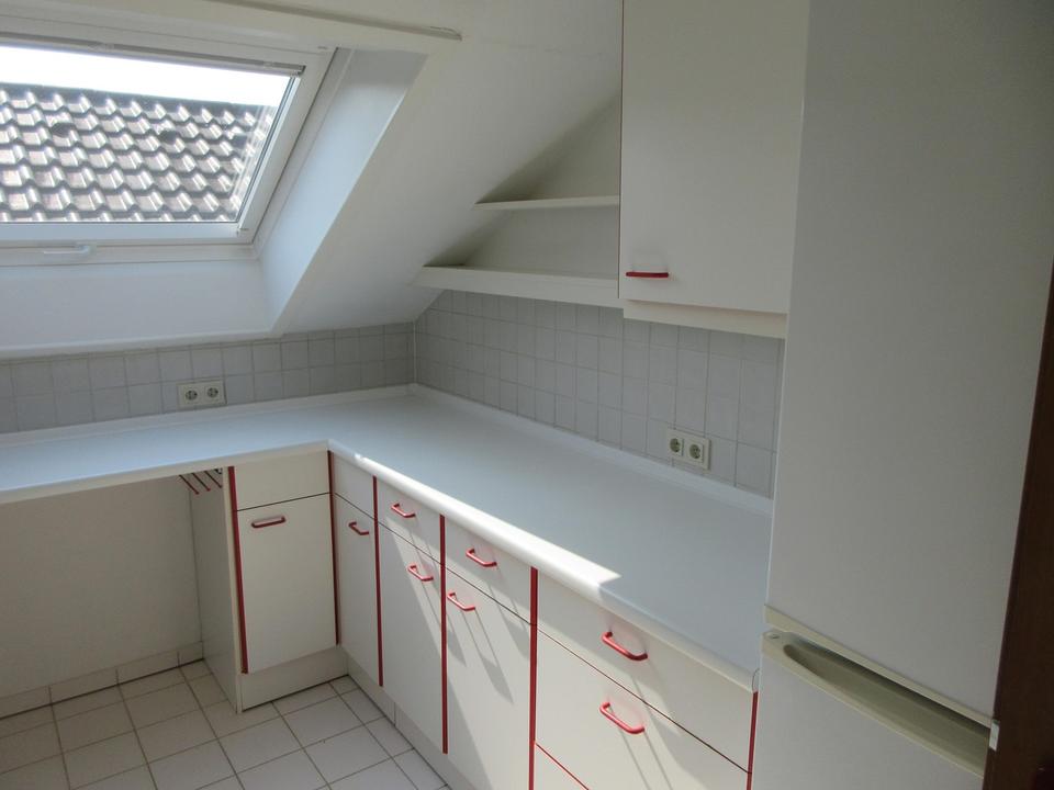 Gepflegte 2,5 Zimmer -DG-Wohnung mit Balkon und EBK in Pforzheim – Bild 4