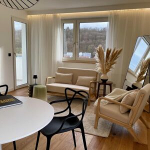 PROVISIONSFREI: Sanierter Wohntraum mit 9. OG Fernblick & Balkon - Einziehen & Wohlfühlen