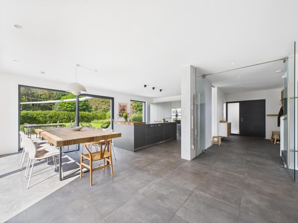 Modernes Einfamilienhaus am Waldrand - einfach einziehen! – Bild 7