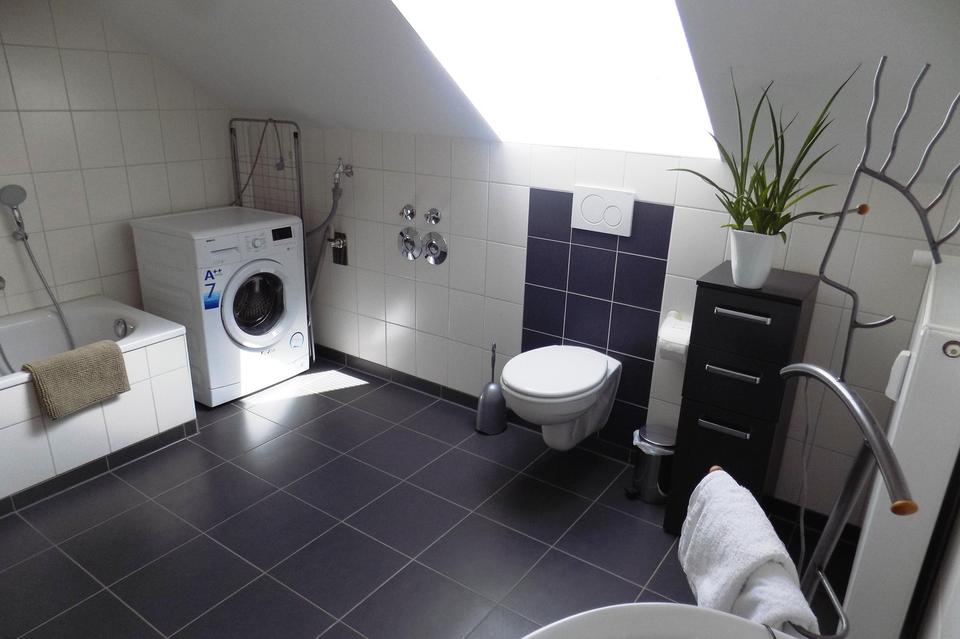 helle moderne 4-Zimmer-DG-Wohnung mit Balkon zentral in Bad Kissingen – Bild 8