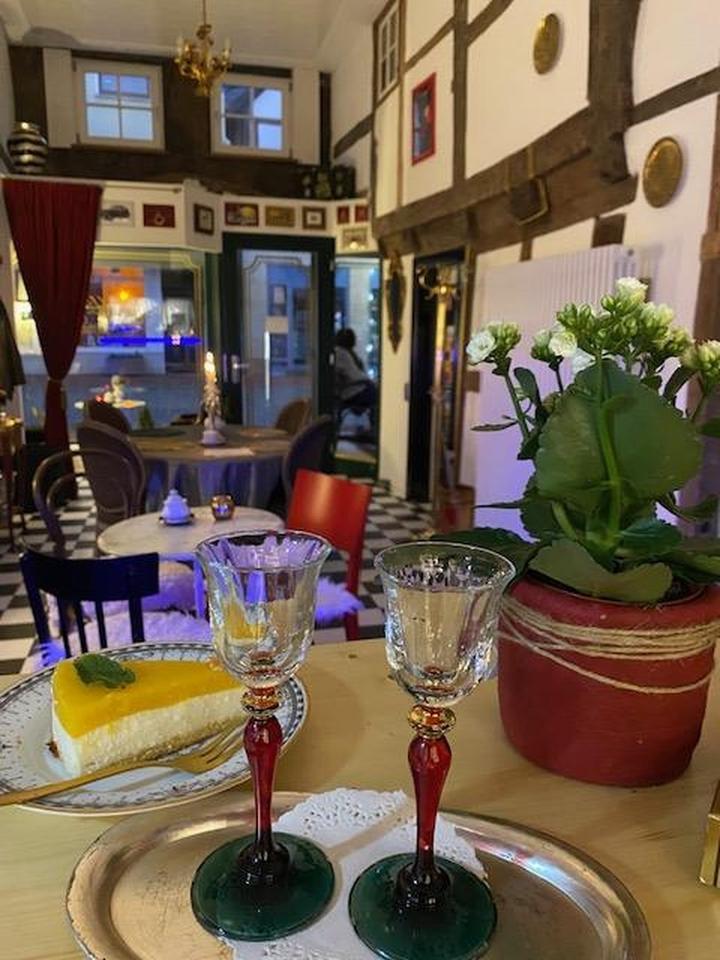 Ihr Traum vom eigenen Café! Wohnhaus mit laufendem Café, Nebengebäude, großem Innenhof – Bild 3