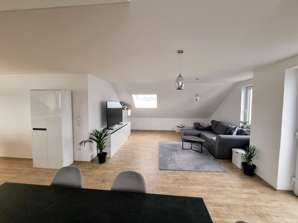 Helle DG-Wohnung mit riesigem Garten – ideal für Kapitalanlage oder Eigennutzung – Bild 2