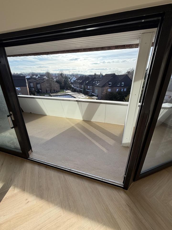 ***Renovierte Penthouse Eigentumswohnung 3,5 Zimmer 120 m2 Zentral Aufzug***