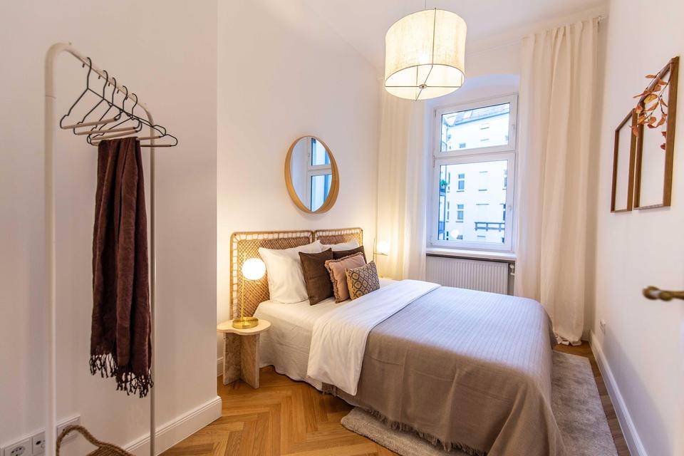 Gründerzeit-Altbau | 4 Zimmer, Lift & Balkon, Designbad, Bestlage – Erstbezug – Bild 4