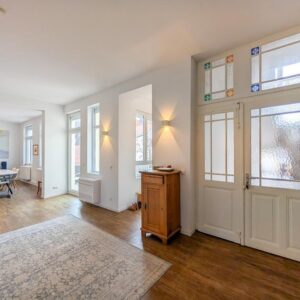 Große lichtdurchflutete Altbauwohnung im Herzen der Altstadt