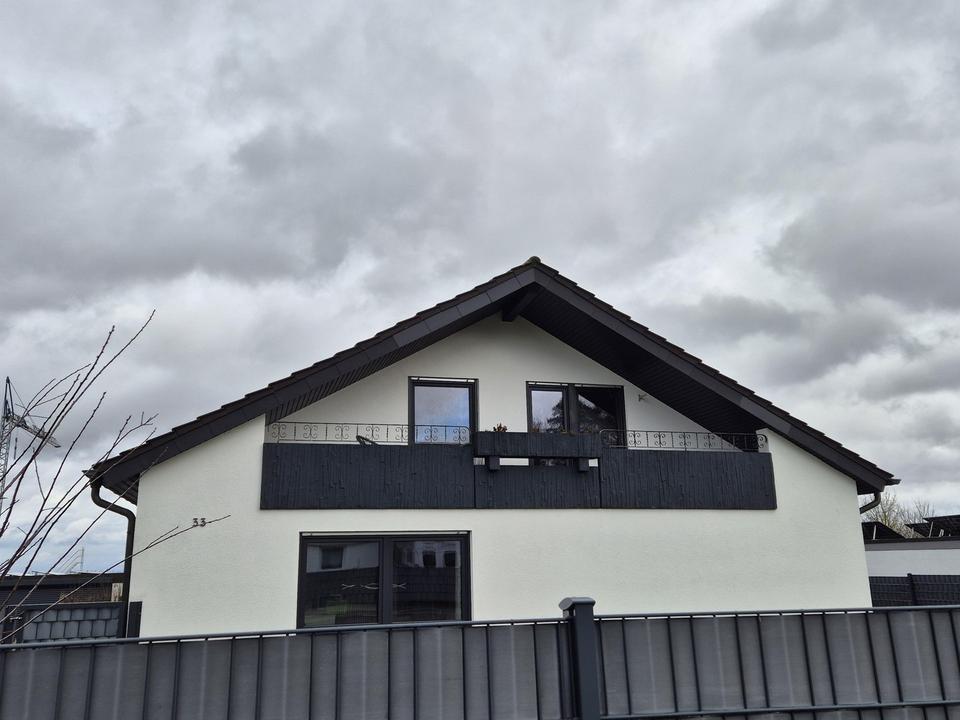 Geräumige 3 Zimmer Dachgeschoßwohnung saniert mit Balkon