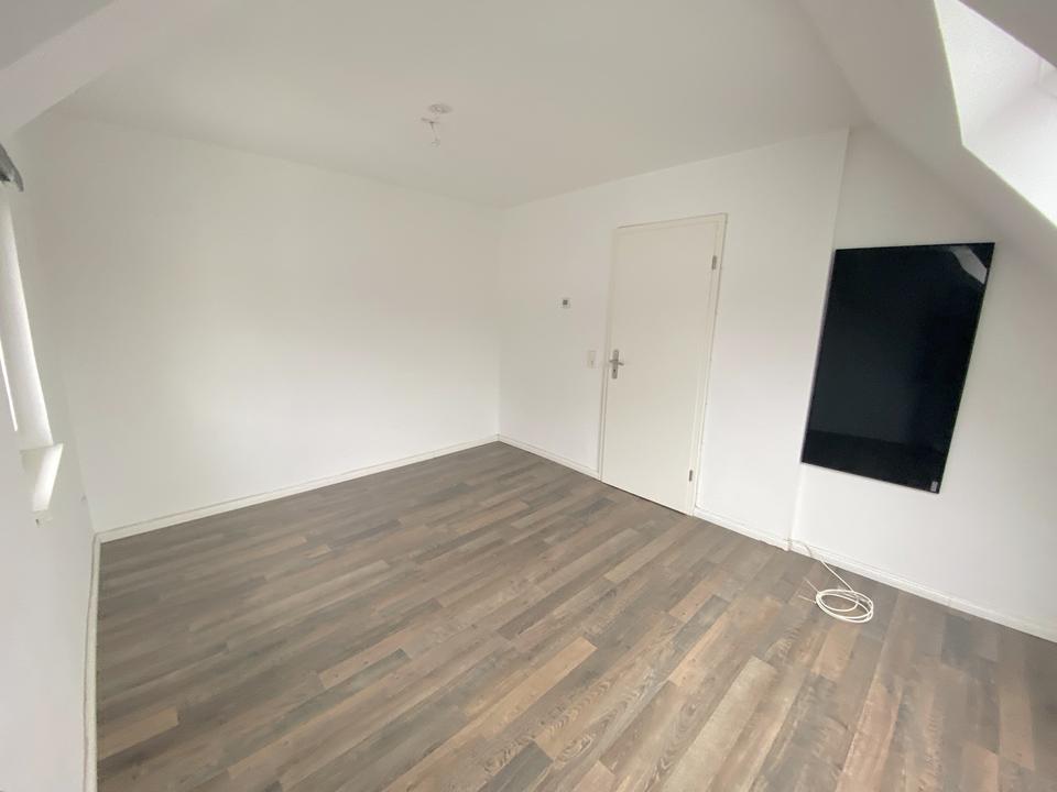 Wohnen mit Blick auf den Dillturm -Dillenburg 3ZKB Dachgeschosswohnung – Bild 9