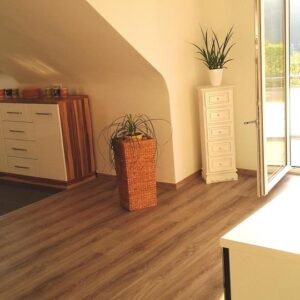 helle moderne 4-Zimmer-DG-Wohnung mit Balkon zentral in Bad Kissingen