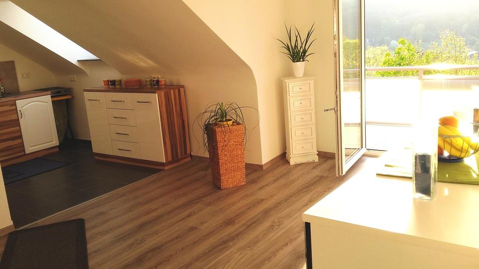 helle moderne 4-Zimmer-DG-Wohnung mit Balkon zentral in Bad Kissingen