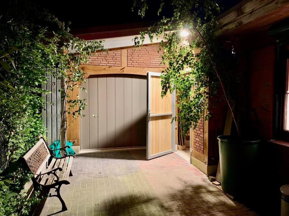 Nachhaltiger Bungalow mit Wintergarten, Garage und Garten – Bild 16