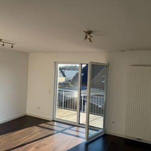 3-Zimmer-Wohnung im 1. OG mit eigenem Dachgeschoss und viel Ausbaupotenzial