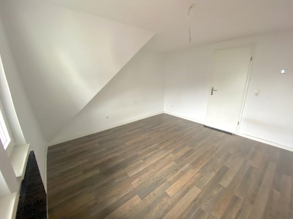 Wohnen mit Blick auf den Dillturm -Dillenburg 3ZKB Dachgeschosswohnung – Bild 7