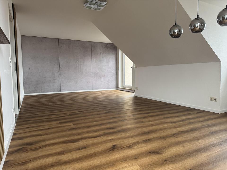 3 Zimmer Maisonette Wohnung 74qm + 24qm offener Galerie 2 Balkonen, TG & Stellplatz – Bild 2