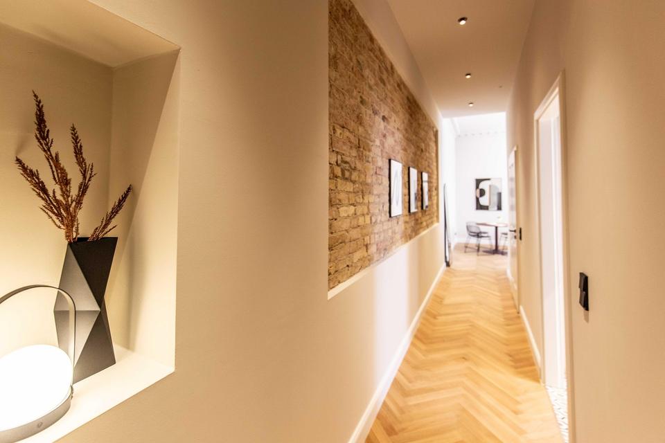 Stilvoller Altbau-Traum in bester Lage in Berlin-Mitte 2,5 Zimmern und luxuriösem Interior-Konzept – Bild 2