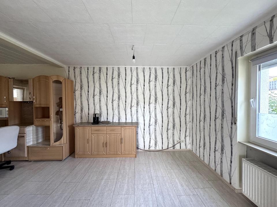 Bezugsfertiges Einfamilienhaus mit Pool, Einbauküche und Carport für zwei PKW – Bild 18