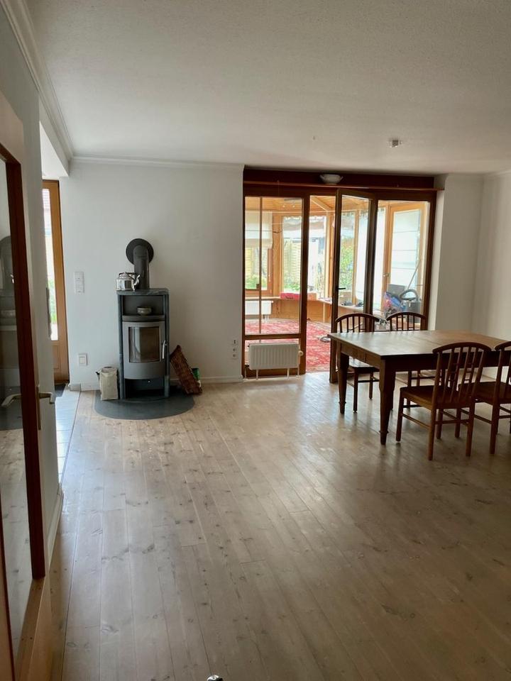 Nachhaltiger Bungalow mit Wintergarten, Garage und Garten – Bild 7