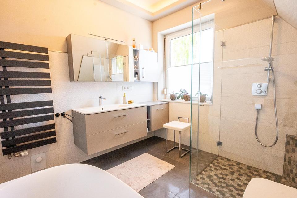 Top ausgestattetes Einfamilienhaus m. großem Garten & Bungalow in ruhiger Lage im Seebad Ueckermünde – Bild 23