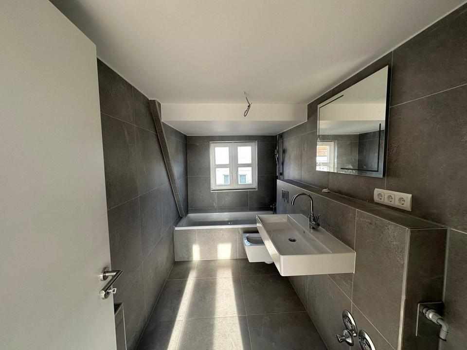 Charmante 3-Zimmer-Maisonette im kernsanierten Altbau + neue Markeneinbauküche – Bild 3