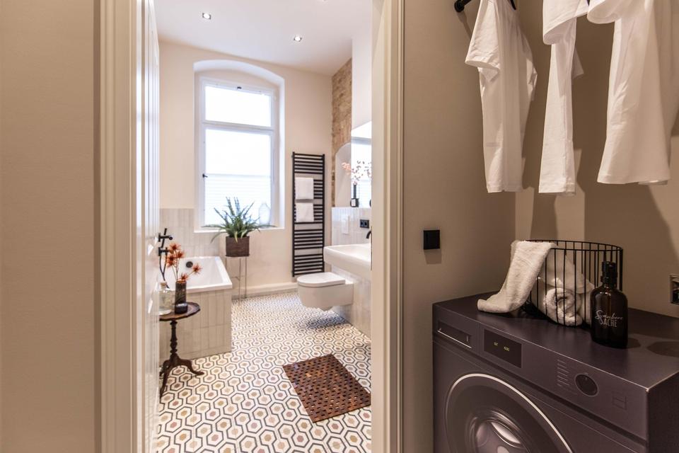 Stilvoller Altbau-Traum in bester Lage in Berlin-Mitte 2,5 Zimmern und luxuriösem Interior-Konzept – Bild 11