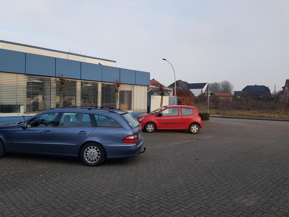 Flachdachhalle, Büros – Bild 2