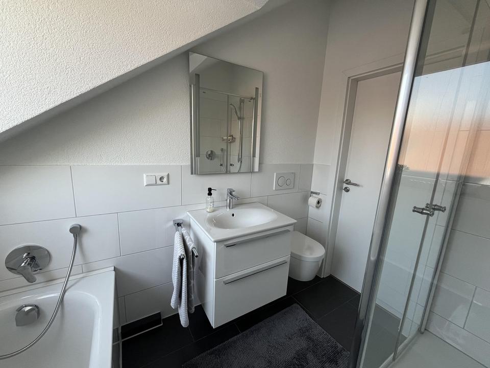 Stilvolle Maisonette-Wohnung mit Panorama-Flair – Wohnen auf zwei Ebenen – Bild 12