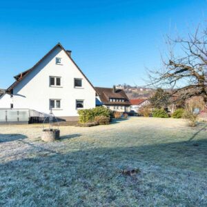 Wohnen am Ende der Sackgasse: Zweifamilienhaus auf großzügigem Grundstück – PROVISIONSFREI